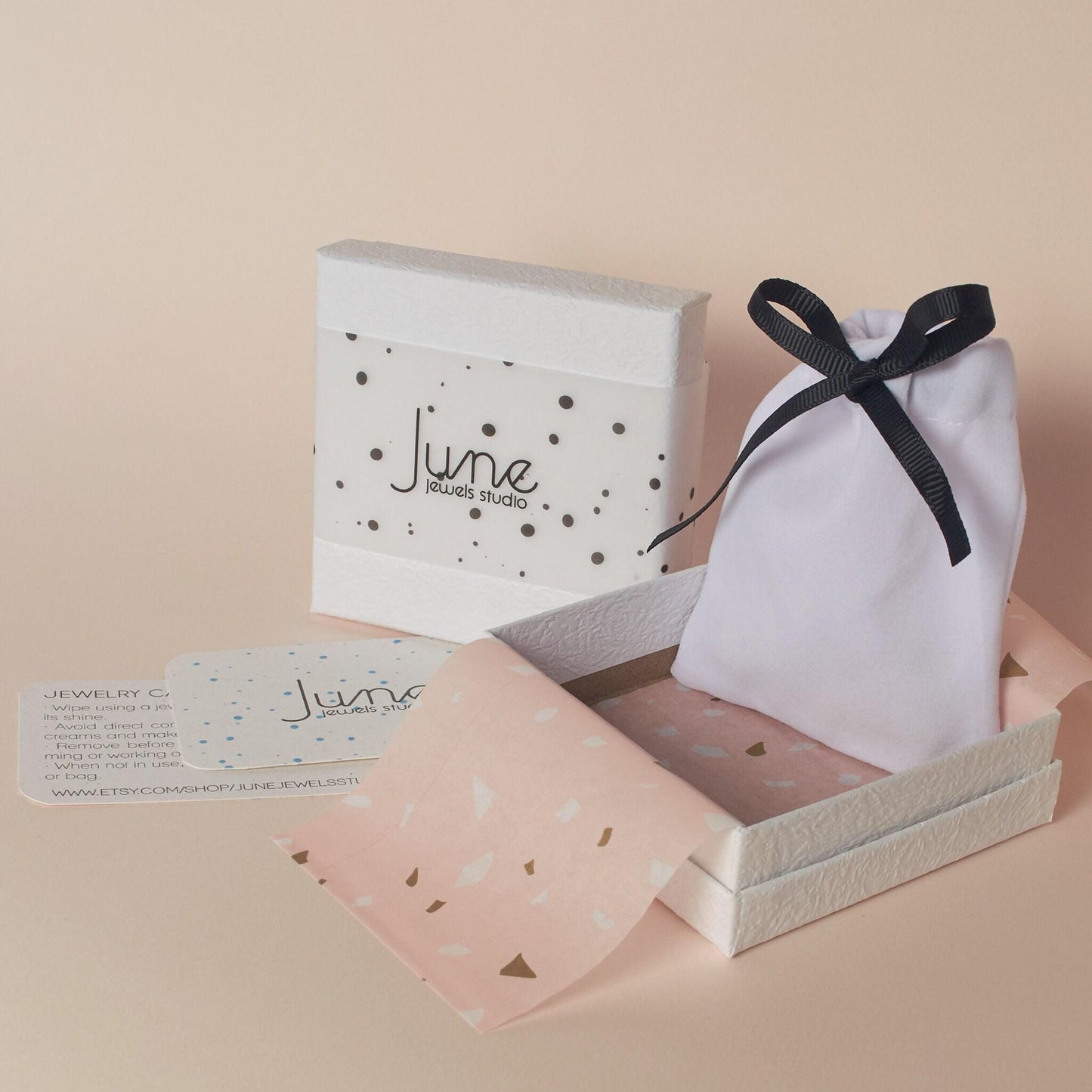 Handcrafted Tiny Daisy Chain Necklace